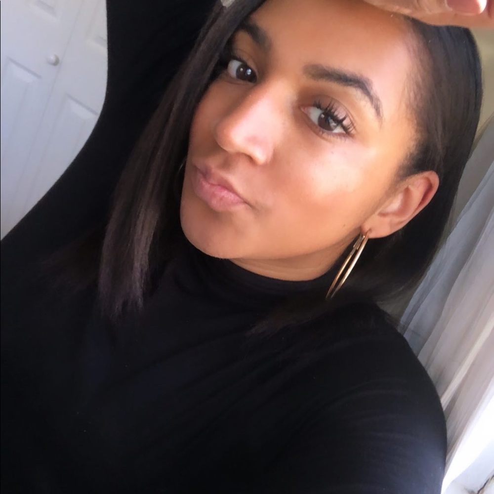 Meet your Posher, Alexis